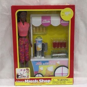Vintage Doll Lisa’s Kiosk Shop Playset